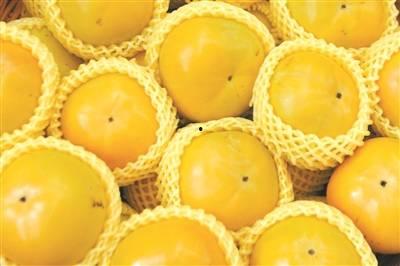 吃柿子后可以吃哈密瓜吗,食用搭配的注意事项”